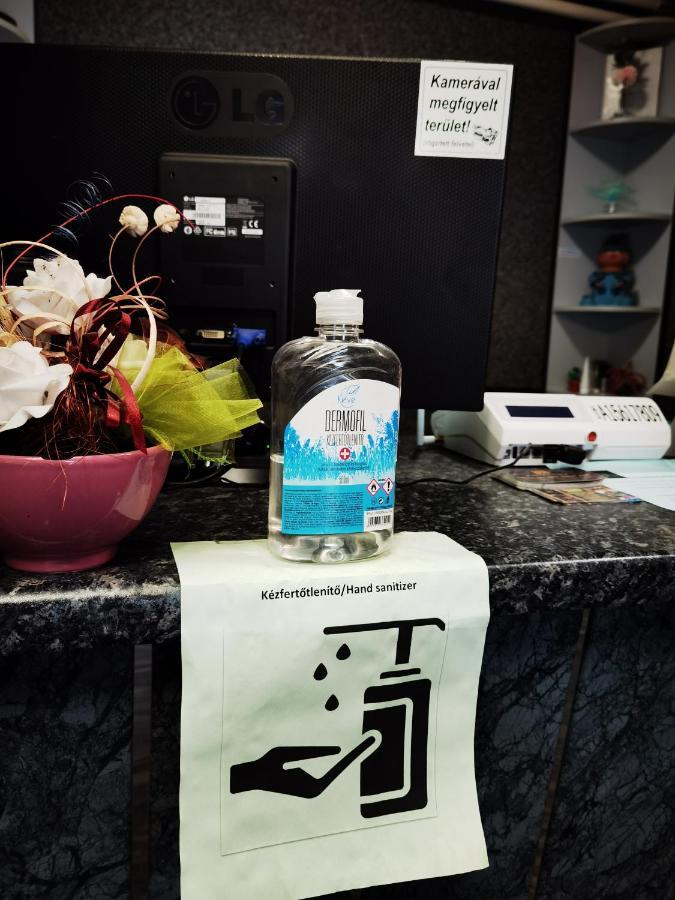 Komplex -Rendezvenytermek-Panzio-Apartman-Irodak- 마테설커 외부 사진